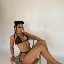  Nude