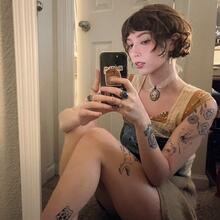  Nude