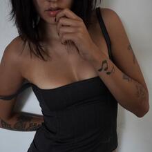  Nude