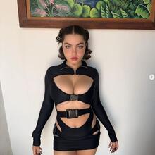  Nude