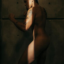  Nude