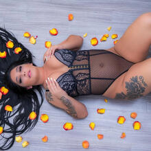  Nude