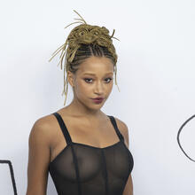  Nude