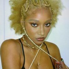  Nude