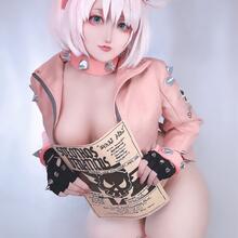  Nude