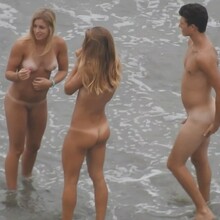  Nude
