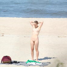  Nude