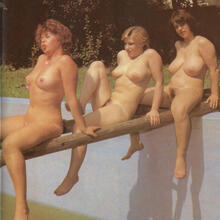  Nude