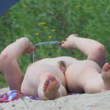  Nude
