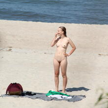  Nude
