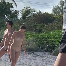  Nude