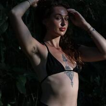  Nude