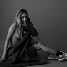 Nude
