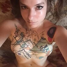  Nude