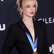  Nude