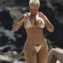  Nude