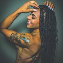  Nude