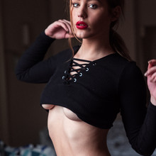  Nude