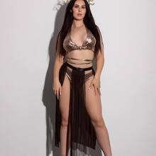  Nude