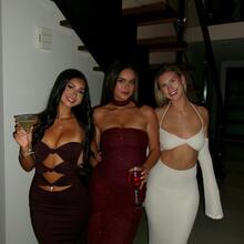  Nude