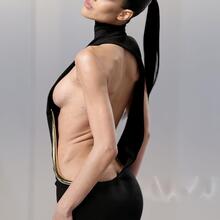  Nude