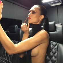  Nude