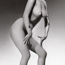  Nude