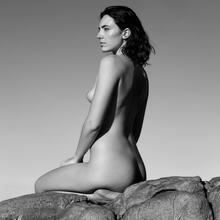  Nude