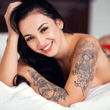  Nude