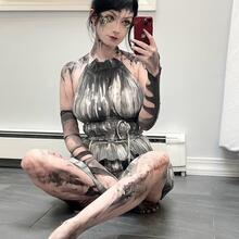  Nude