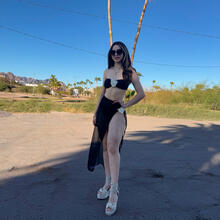  Nude