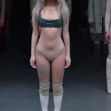  Nude
