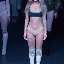  Nude