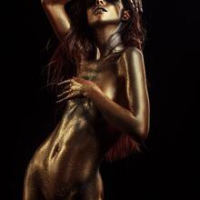  Nude