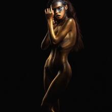  Nude