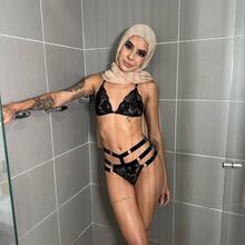  Nude