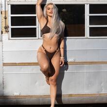  Nude