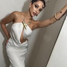  Nude