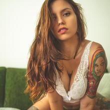  Nude
