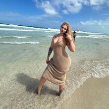  Nude