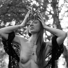  Nude