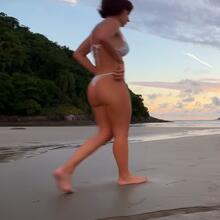  Nude