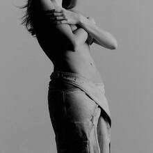  Nude