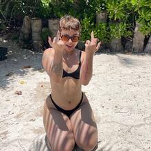  Nude