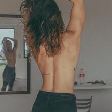  Nude
