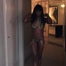  Nude