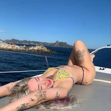  Nude