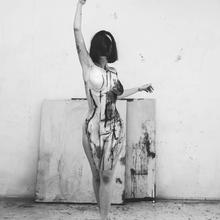  Nude