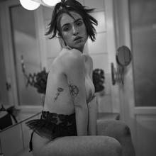  Nude