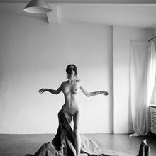  Nude